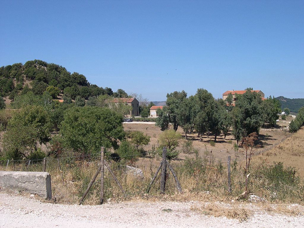 ci addentriamo nel Parco su strade non asfaltate per la gioia mia e del mio compagno di avventura...