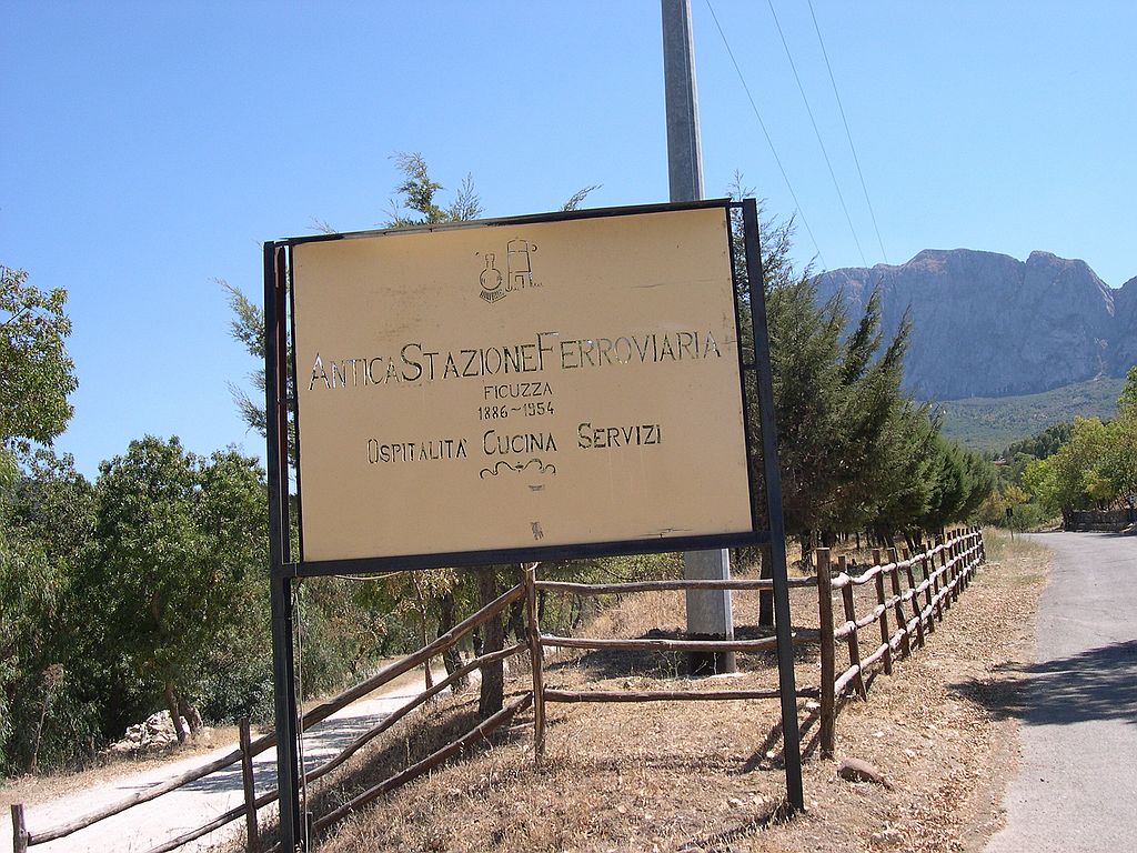 abbiamo trovato il punto di ristoro. Un'antica stazione ferroviaria ristrutturata per i turisti..
