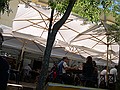 aspettiamo mentre gli altri mangiano.......