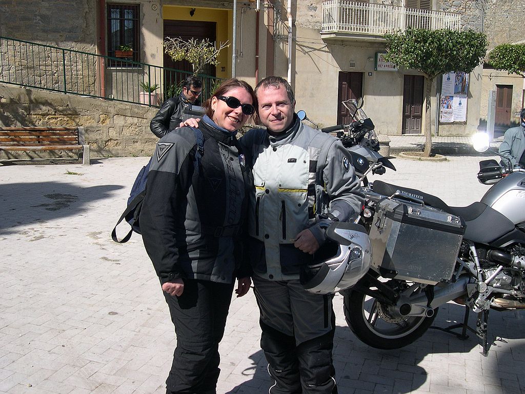 siamo arrivati a Villapriolo.......... qui troviamo gente contenta...
