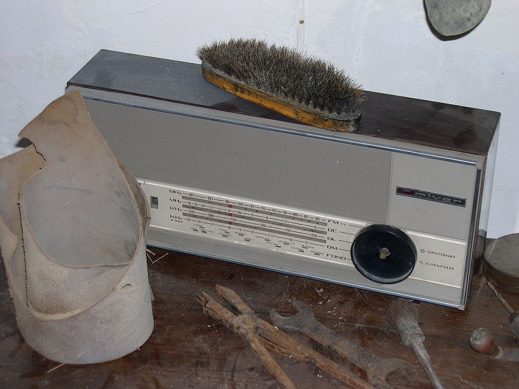 ed una mitica radio del tempo